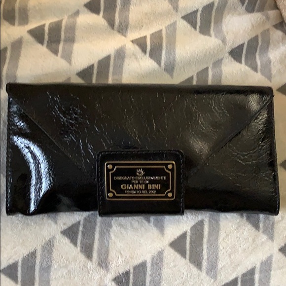Gianni Bini Handbags - Gianni Bini black patent leather clutch